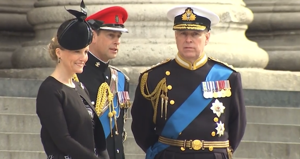 Eduardo desafía el aislamiento y visita a Andrés en secreto