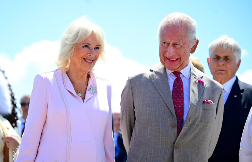 Familia Giuffre presiona a Carlos por reunión clave