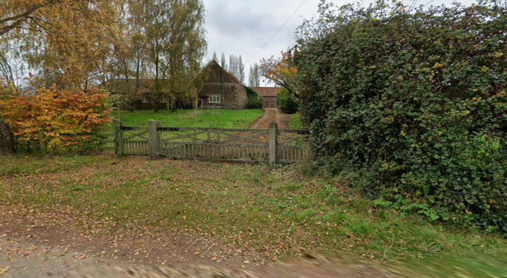 Andrew obligado a mudarse tras tensión con Eduardo