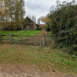 Andrew obligado a mudarse tras tensión con Eduardo