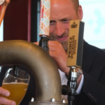 William sorprende sirviendo cerveza y lanza contundente promesa