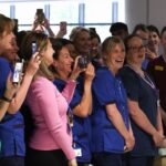 Kate rompe en emoción durante visita hospitalaria