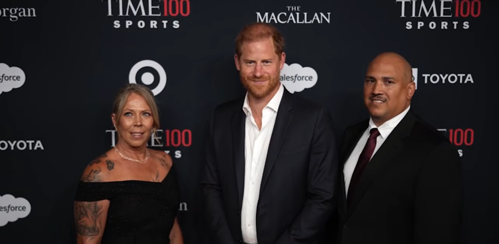 Harry reaparece en Nueva York y lamenta derrota inglesa