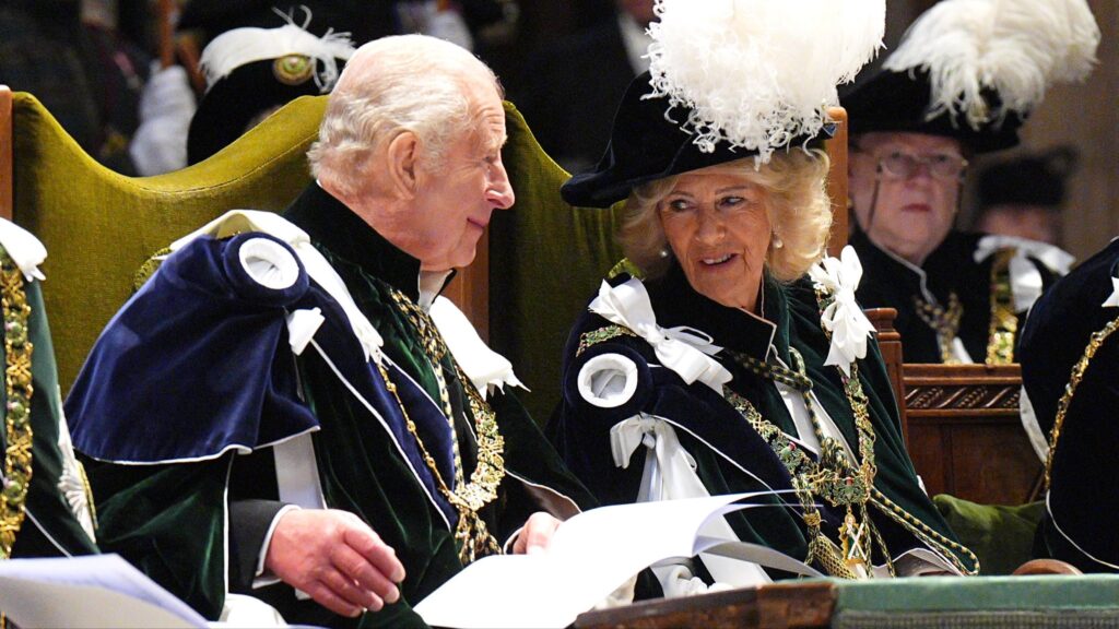 Carlos y William comparten una cena privada en Escocia mientras crece la incertidumbre sobre la visita de Harry