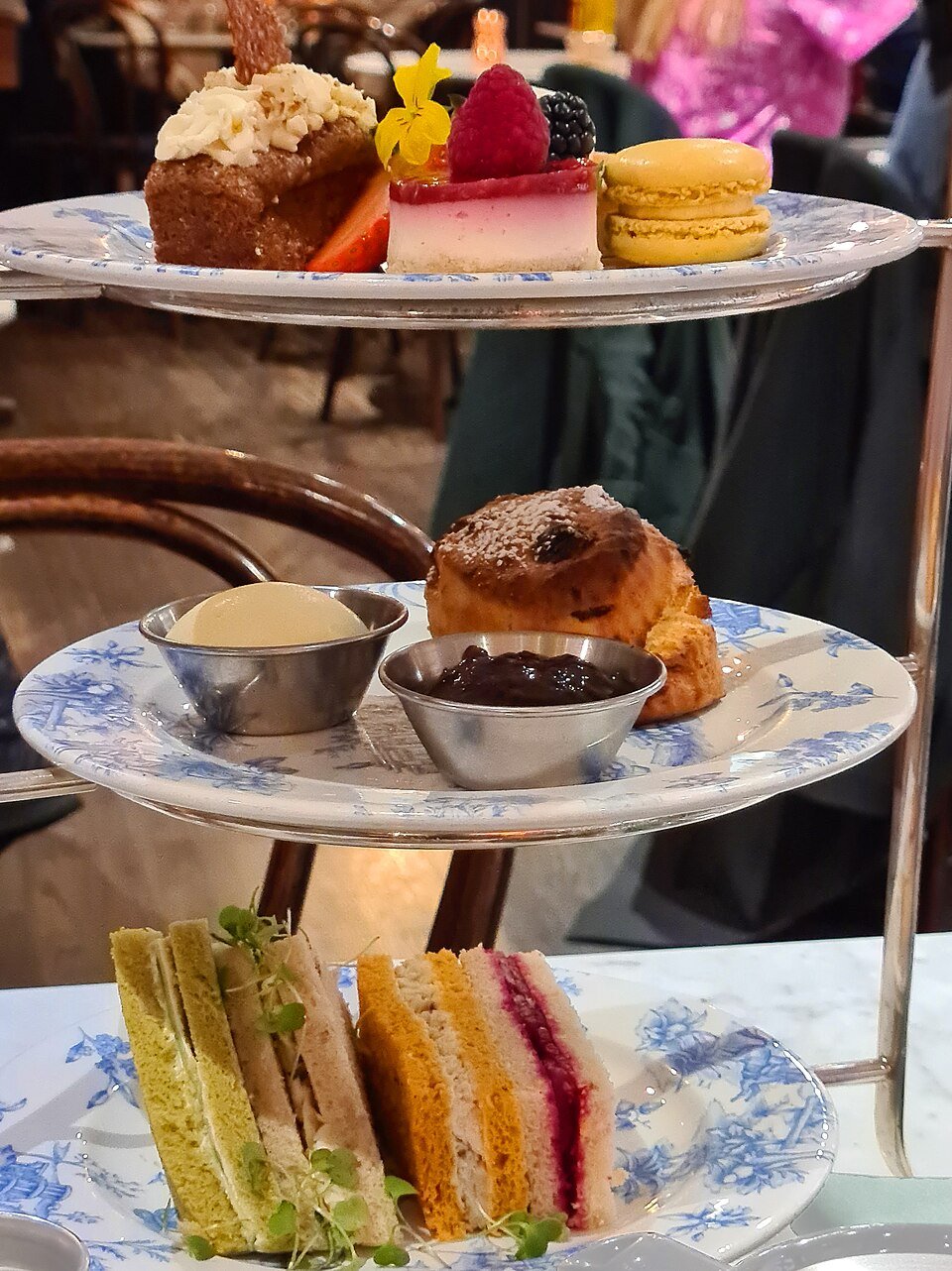 Mesa servida para el afternoon tea británico