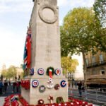 Coronas de amapolas en el Cenotafio de Whitehall, Londres, tras el desfile de Remembrance Day