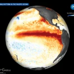 Mapa satelital del patrón de calentamiento de El Niño en el océano Pacífico