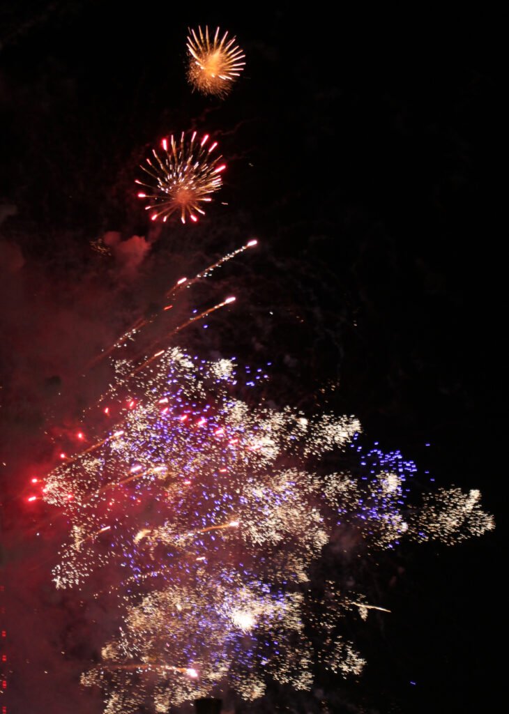 Fin de año en Londres: cómo ver (o conseguir entrada para) los fuegos artificiales del Támesis