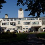 Fachada de un hospital del NHS en Kent, Reino Unido