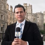 Orlando Mancini reporteando frente al Castillo de Windsor para Noticias Caracol.