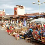Callejón del zoco en la medina de Marrakech, Marruecos