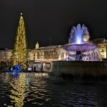 Árbol de Navidad iluminado en Trafalgar Square, Londres
