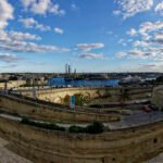 Vista panorámica de La Valeta, capital de Malta, desde el bastión de San Jaime