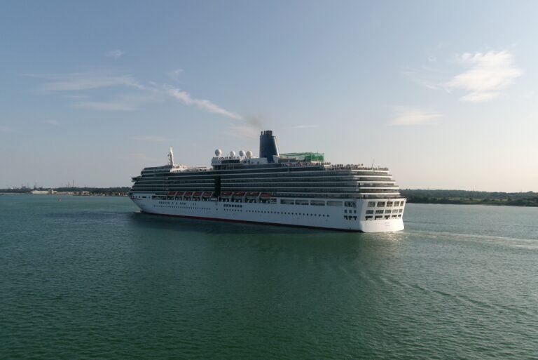 Cruceros desde puertos británicos: cómo llegar a Southampton, Dover o Harwich y qué revisar antes de embarcar