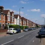 Fila de casas residenciales en el barrio de Islington, Londres