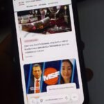La web de Esto Debe Saber abierta en un teléfono móvil