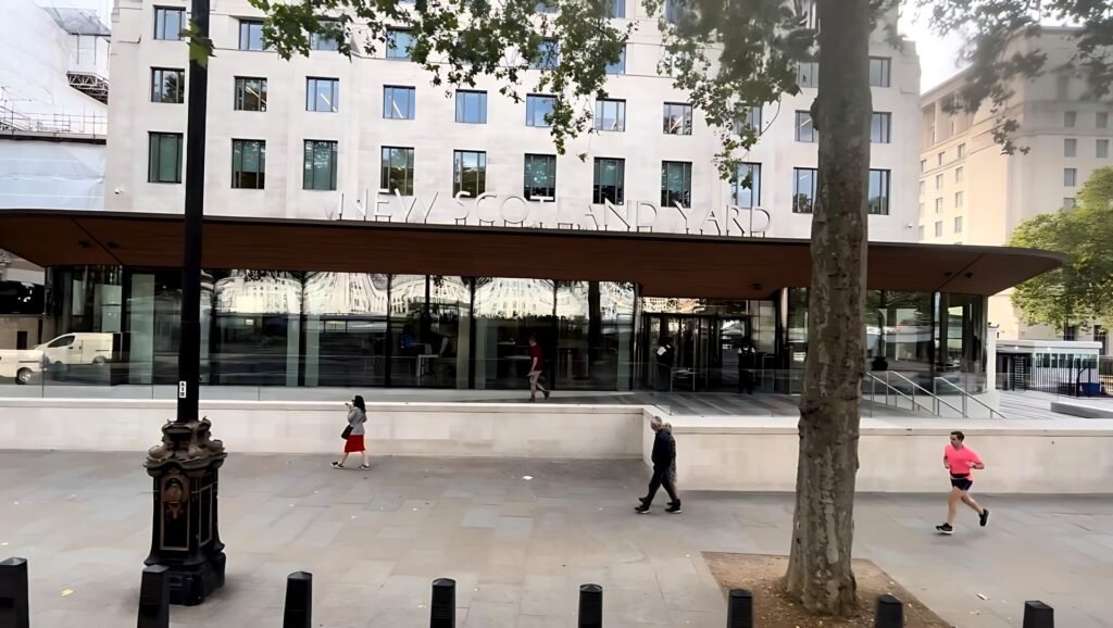 Fachada de New Scotland Yard, sede de la Policía Metropolitana, en el Victoria Embankment de Londres